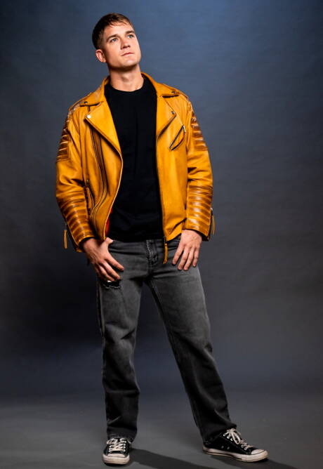 Dois garotos americanos, o super garanhão Brandon Anderson e o bonitão Elliot Finn, transando depois de chupar um pau na piscina