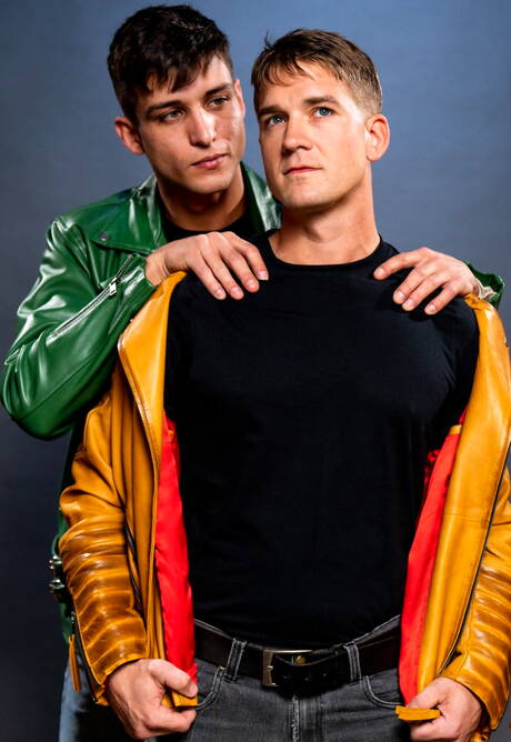 Zwei amerikanische Jungs, der Superhengst Brandon Anderson und der attraktive Elliot Finn, ficken, nachdem sie am Pool Schwänze gelutscht haben