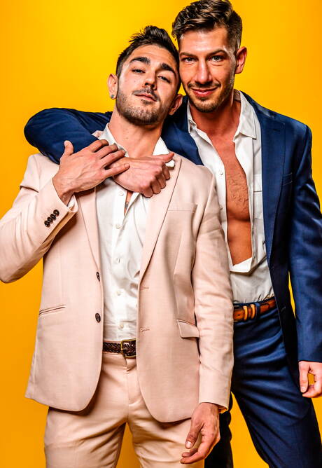 Die netten amerikanischen Kumpel Nico Coopa und Jordan Starr sind gut gebaut und ficken sich nach einem Blowjob im Pool in den Arsch.