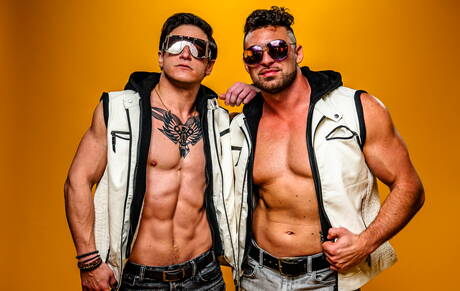 Heiße amerikanische Jungs, der große Dalton Riley und der starke Bulle Lucca Mazzi, bei heißer homosexueller Action im Pool