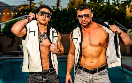 Heiße amerikanische Jungs, der große Dalton Riley und der starke Bulle Lucca Mazzi, bei heißer homosexueller Action im Pool