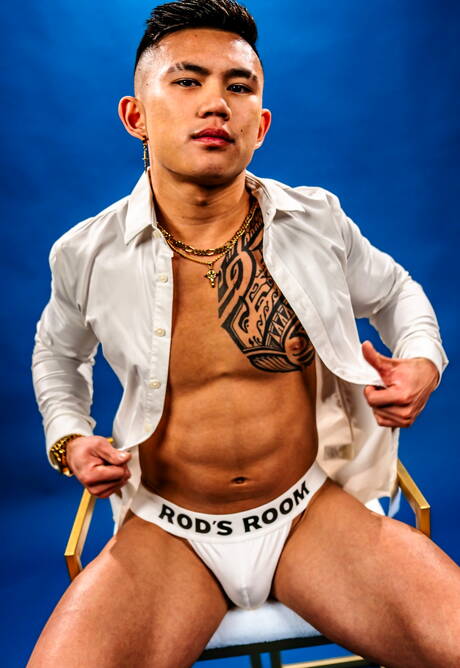 Heiße amerikanische Jungs Superhengst Damien Cruz und Bull Joseph Castlian zeigt einen starken Körper am Pool