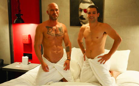 Il fusto americano Johnny Rapid e il fusto Vin Roxx si succhiano e si scopano a vicenda