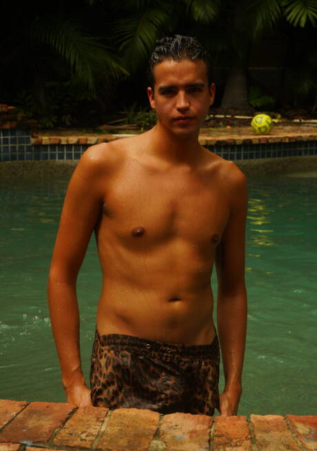 Johnny Rapid: Pretty american guys hunky guy Johnny Rapid and well-built Johnny Bandera love each other at the pool