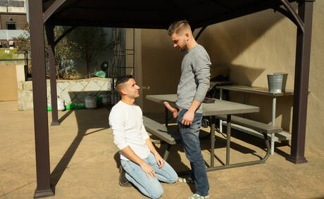 Sexy Amerikaner, der kräftige Johnny Rapid und der schöne Vinny Blackwood bohren draußen einen Arsch