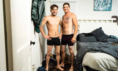 Der muskulöse Amerikaner Johnny Rapid und der Hengst Jonah Reeves ficken nach dem Schwanzlutschen