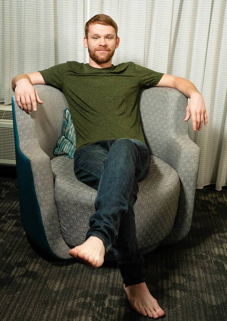 Il bel ragazzo americano Kyle Connors e il robusto Calhoun Sawyer si amano