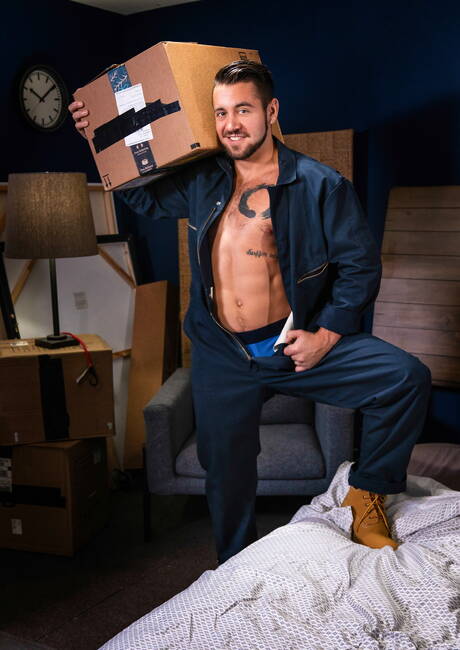 2人のアメリカ人の男、力持ちのダンテ・コレとたくましいネイト・グライムスが吸った後に尻をファックする