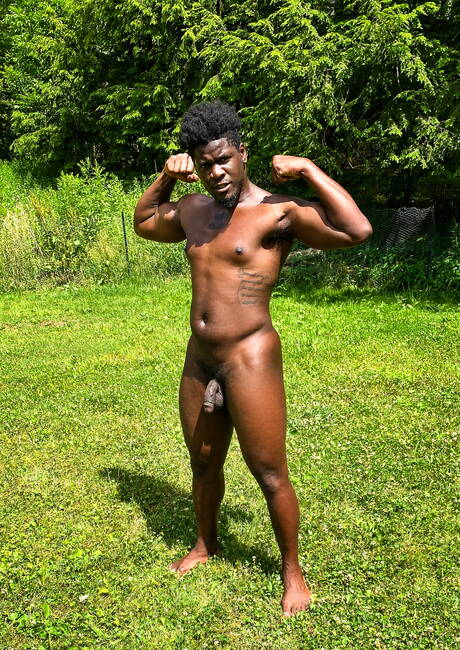 Husky guy Bruno Cartella and muscular Ty Shine have a hot interracial sex outdoor