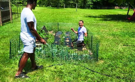 Le costaud Bruno Cartella et le musclé Ty Shine ont une relation sexuelle interraciale torride en extérieur