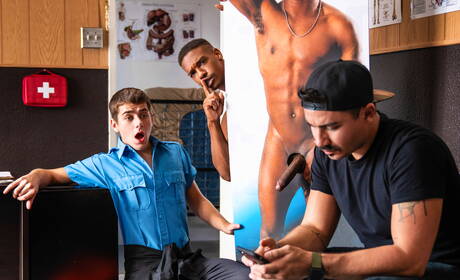 El simpático galán americano Adrian Hart y el joven Joey Mills en una caliente follada anal interracial