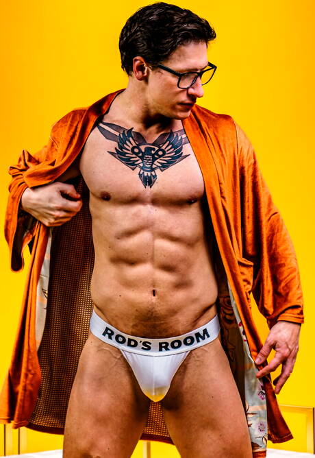 American stars hunky guy Jordan Starr and strongman Dalton Riley in hard anal sex