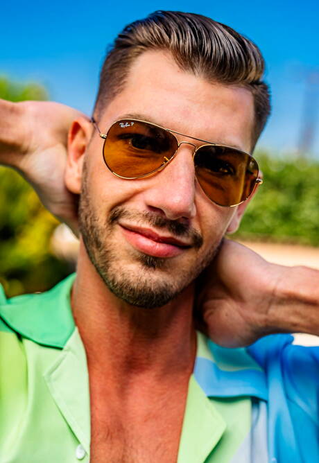 Amerykańskie gwiazdy, przystojny facet Jordan Starr i siłacz Dalton Riley w twardym seksie analnym