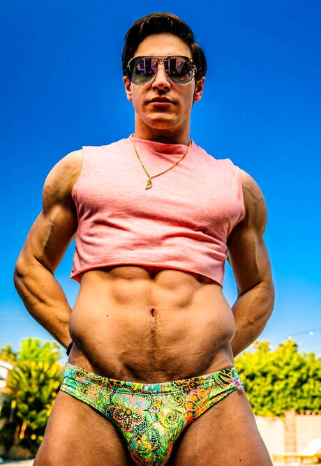 Der attraktive amerikanische Star Jordan Starr und der starke Mann Dalton Riley haben harten Analsex