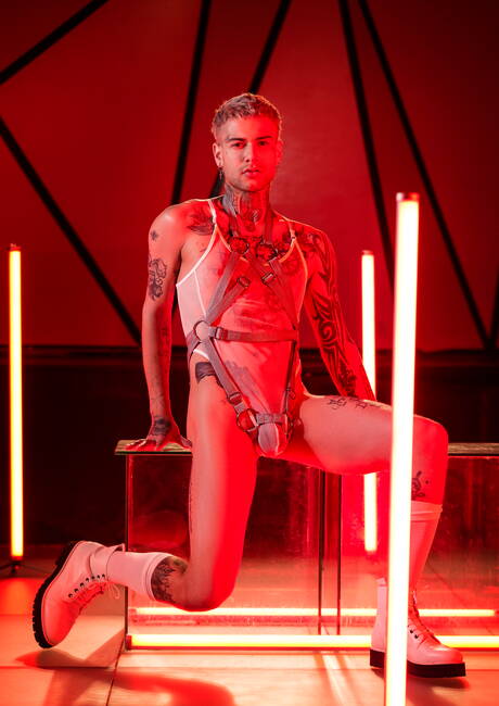 Men: Ty, Francois Sagat, Mickey Taylor, DeAngelo have a good interracial groupsex