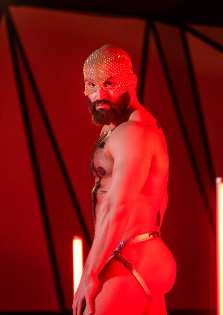 Ty, Francois Sagat, Mickey Taylor en DeAngelo hebben een goede interraciale groepsseks