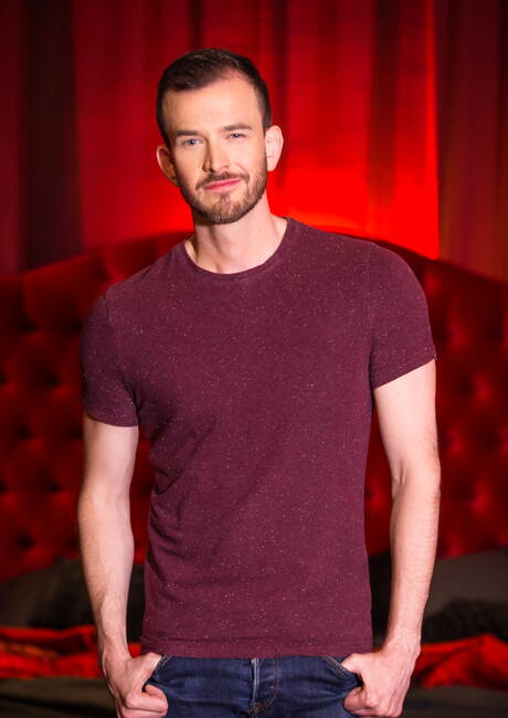 Rosyjski ogier Dato Foland i przystojny facet Franky Fox ruchają się po ssaniu kutasa