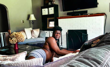 Bruno Cartella et Ty Shine, deux costauds, baisent après une fellation interraciale en extérieur.