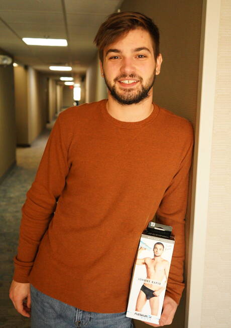 Der amerikanische Hengst Johnny Rapid und der rumänische Superhengst Kaleb Stryker in einer heißen Homosexuellenszene