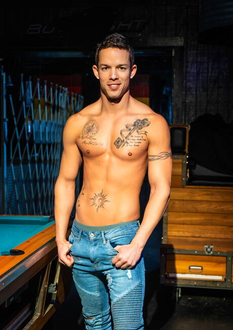 Men.com: Pretty american boys stud Nic Sahara and beefy Calhoun Sawyer banged each other