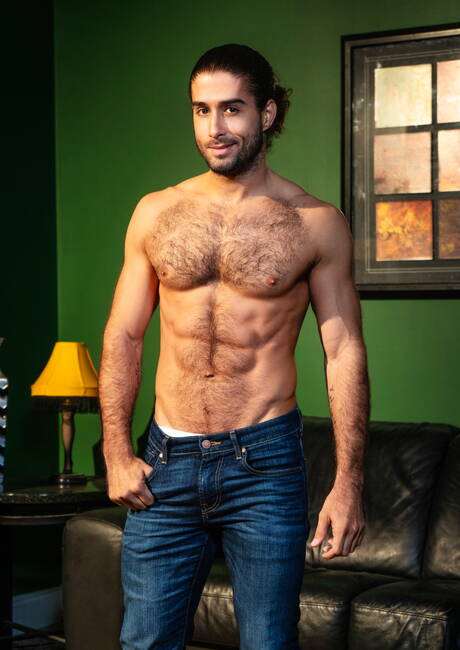 肌肉發達的 Diego Sans 和帥哥 Xavier Cox 在吸吮雞巴後操屁股