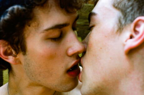 River Wilson, Sean Ford, Joey, Angel Rivera, Tannor em cena de sexo interracial em grupo ao ar livre