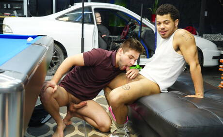 Johnny Rapid: Beefcake Johnny Rapid and strongman Malakai White make a love