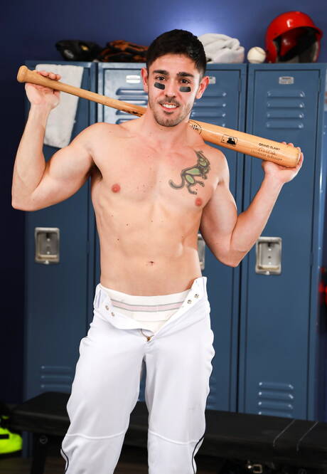 Les garçons sans vergogne Max Lorde, Nico Coopa et Evan Knoxx dans une partie de sexe à trois hard