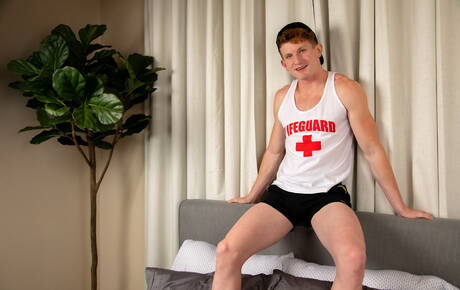 Le beau gosse américain Nick Clay et le beau gosse canadien Max Lorde font l