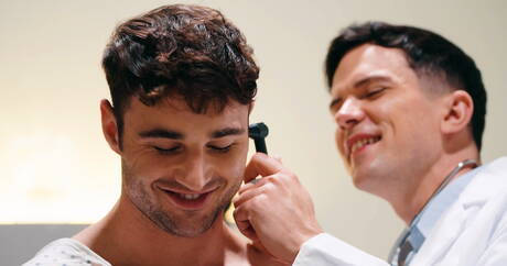 Lo stallone britannico Michael Boston e la muscolosa americana Dakota Payne in una bollente scopata anale con fisting