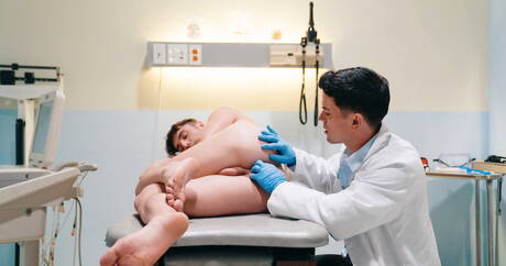 Lo stallone britannico Michael Boston e la muscolosa americana Dakota Payne in una bollente scopata anale con fisting