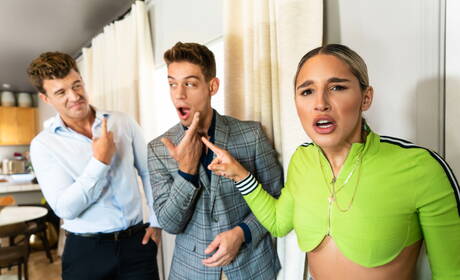 Les beaux mecs américains, le costaud Michael Delray et le dur à cuire Jj Knight, baisent après avoir sucé une bite dans la cuisine