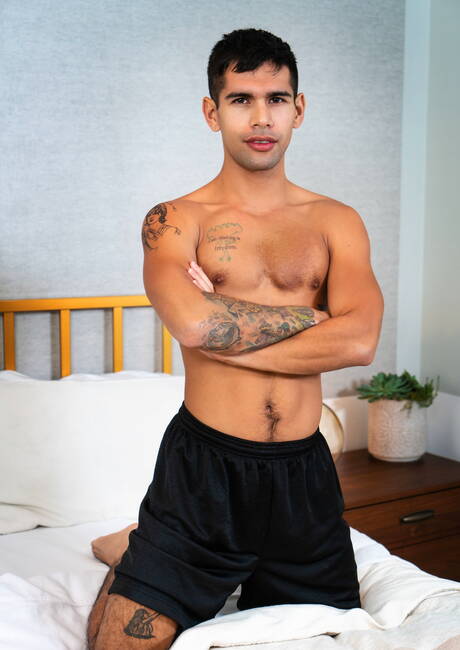 Aardige Amerikaanse jongens, knappe Pierce Paris en harige hengst Ty Mitchell zuigen en neuken elkaar buiten