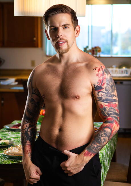 Der attraktive Kanadier William Seed und der harte Amerikaner Steve Rickz haben heißen Analsex in der Küche