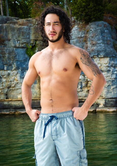 Hunk Xavier Cox and stud Kyle Connors have a hot couple sex outside