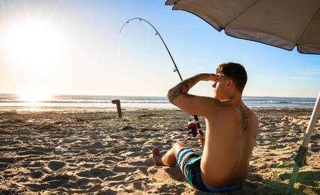 Men.com: Pretty american boys hunk Jj Knight and well-built Nic Sahara have anal sex on the beach