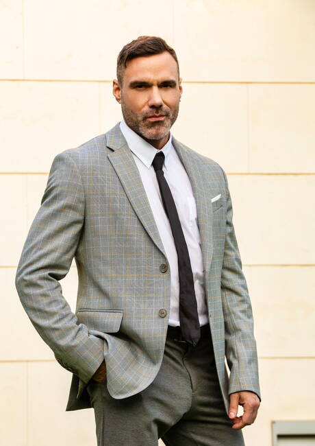 Canadese gespierde Manuel Skye en Engelse harige hengst Gabriel Phoenix neuken kont na het zuigen van een lul