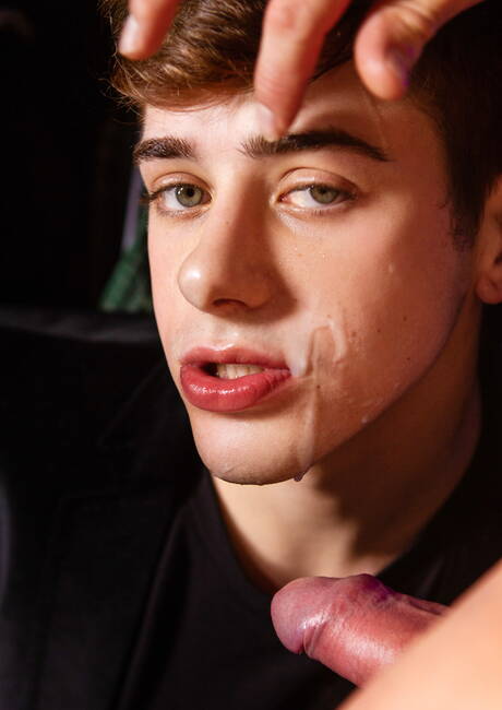 Men.com: Canadian beefcake William Seed and american twink Joey Mills fuck ass after blowjob