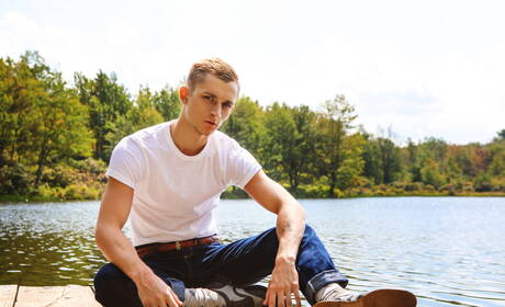 Os garotos safados Kurtis Wolfe, Matthew Camp e Theo Brady se pegaram ao ar livre