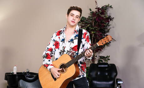 好美國哥們年輕湯姆本特利和年輕男孩喬伊米爾斯有一個熱的情侶場景