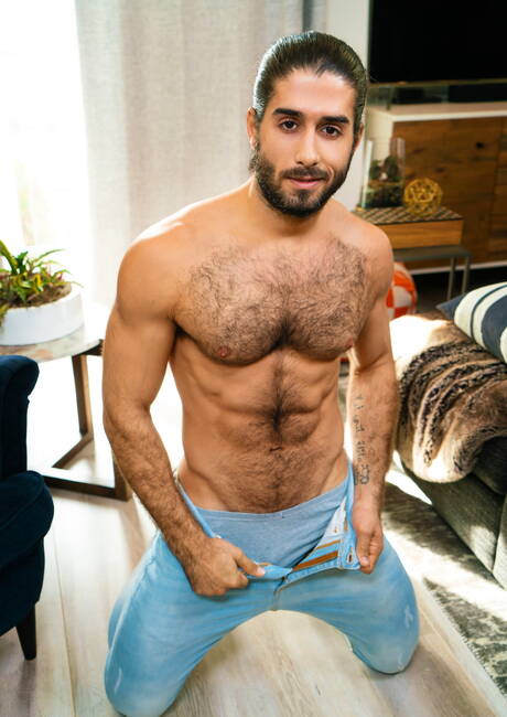 Men.com: Brazilian muscular Diego Sans and american strongman Nate Grimes have a hot sex