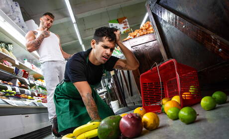 El canadiense William Seed, bien formado, y el semental peludo estadounidense Ty Mitchell en una acción de sexo anal caliente