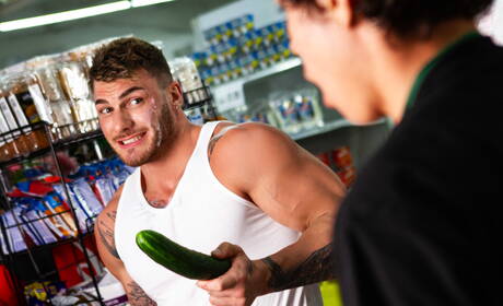 El canadiense William Seed, bien formado, y el semental peludo estadounidense Ty Mitchell en una acción de sexo anal caliente