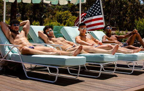 Ty、Joseph、Damien Cruz 和 Danny 在泳池邊進行男同性戀群交