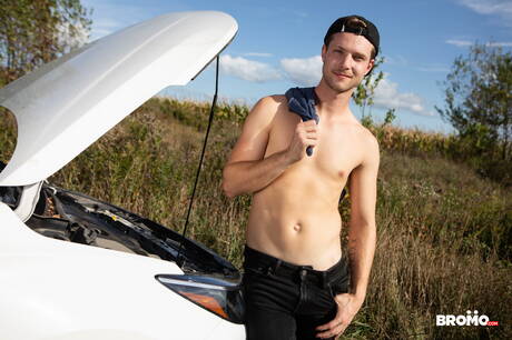 Der kanadische Superhengst Bo Sinn und der kanadische Twink Benjamin Blue bei einem heißen Arschfick im Freien