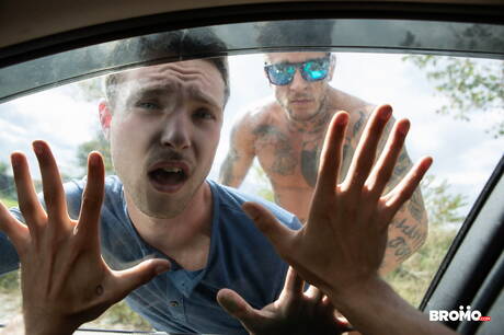 Canadese superstud Bo Sinn en Canadese twink Benjamin Blue in een hete kontneuk in de buitenlucht