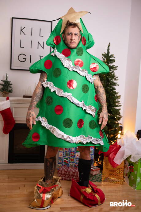 Bromo: Canadian tough guy Bo Sinn and american hunky guy Nate Grimes sucking and screwing each other with fisting