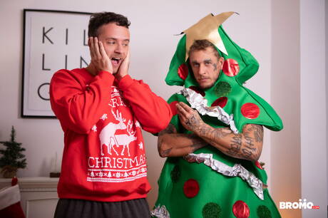 Canadian tough guy Bo Sinn and american hunky guy Nate Grimes sucking and screwing each other with fisting