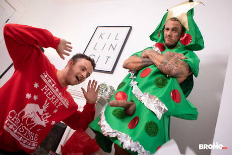 Canadian tough guy Bo Sinn and american hunky guy Nate Grimes sucking and screwing each other with fisting