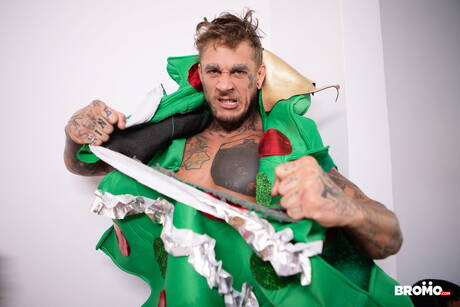 Canadian tough guy Bo Sinn and american hunky guy Nate Grimes sucking and screwing each other with fisting